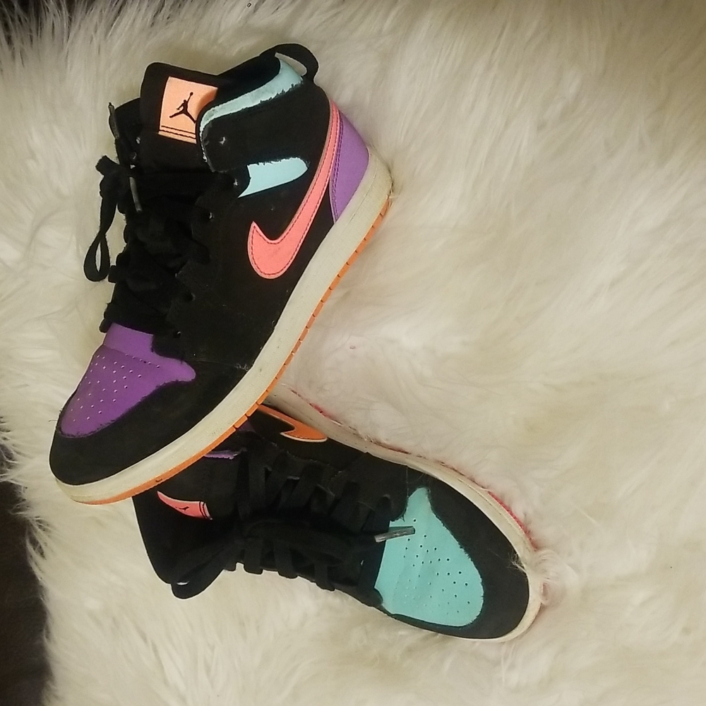 Jordan Mid 1 Sneakers (Size 3Y)